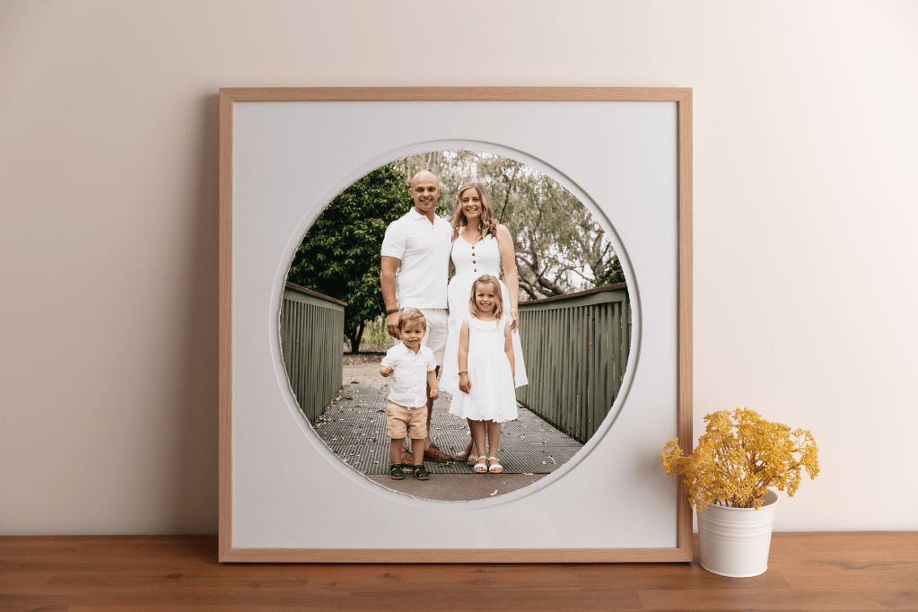 Circle Torn Edge Print in 20mm Oak Frame